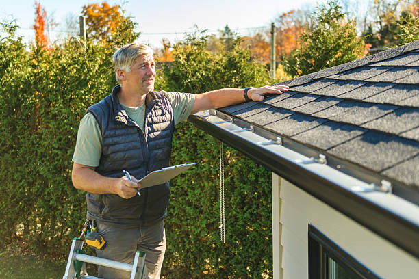 Professional Roofing technician working in Des Plaines, IL